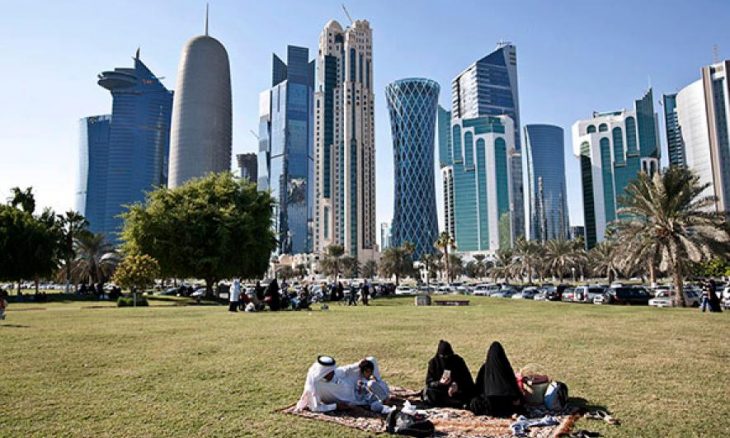 قطر تعيد فرض اجراءات إغلاق صارمة بعد ارتفاع الإصابات بفيروس كورونا