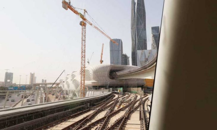 السعودية تنافس الإمارات لتصبح المركز الاقليمي الأول في استقطاب الشركات الأجنبية