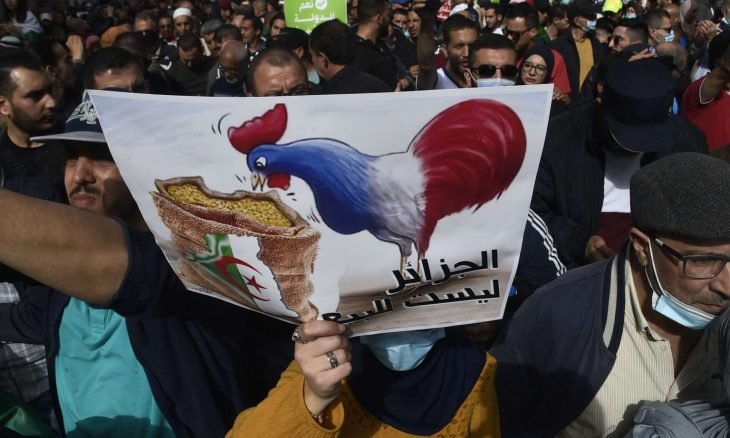 أزمة بين الجزائر وفرنسا: باريس متهمة بـ”الاستفزاز”