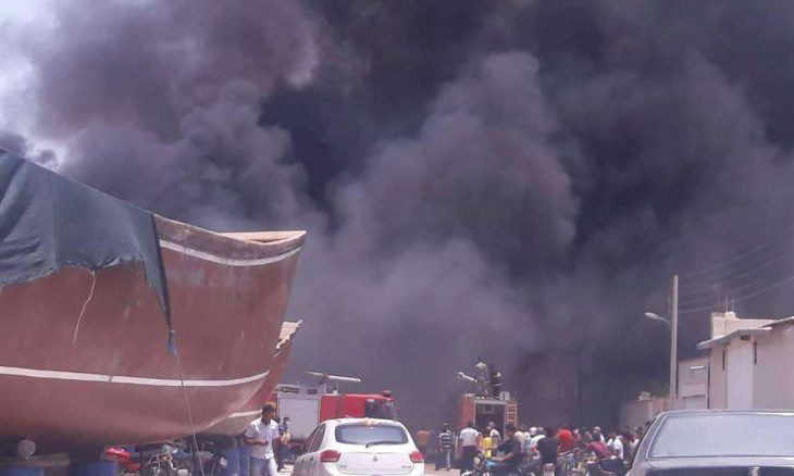 اندلاع حريق هائل في مصنع للكيماويات بمدينة قم الإيرانية