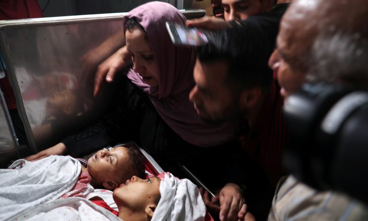 24 شهيدا بينهم 9 أطفال في القصف الإسرائيلي على قطاع غزة .. صور