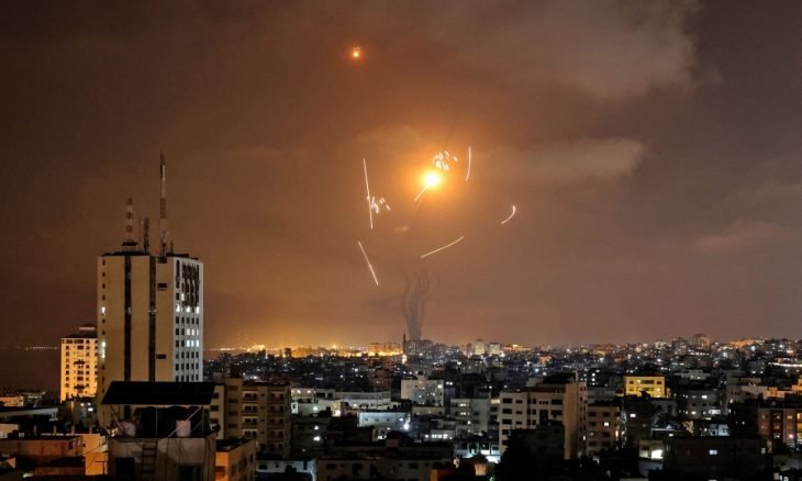 جيش الاحتلال يعلن قصف 130 موقعا واغتيال 15 ناشطا من حماس في غزة