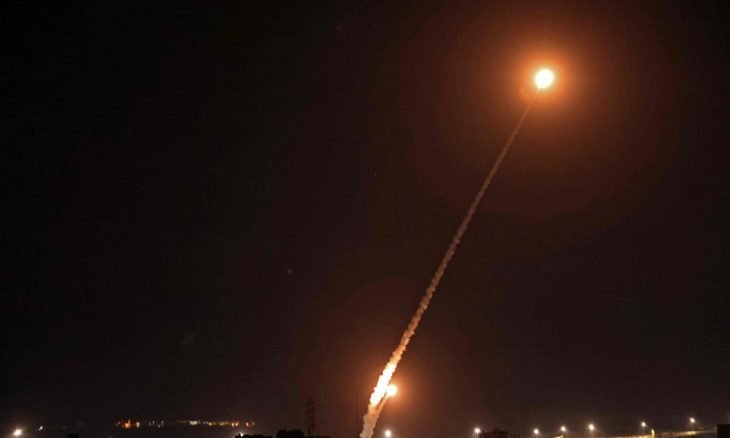 المقاومة الفلسطينية تطلق رشقات صواريخ تجاه قواعد عسكرية إسرائيلية