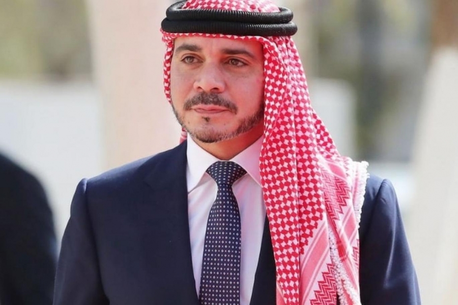 الأمير علي يهنئ الأمير عبدالعزيز بن تركي الفيصل