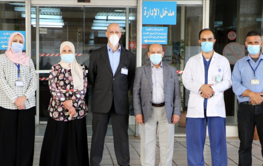 الدكتور مسعد يتفقد سير العمل في مستشفى الجامعة الأردنية أول أيام العيد ويهنئ الموظفين