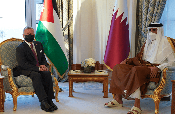 الملك يؤكد لامير قطر مركزية القضية الفلسطينية