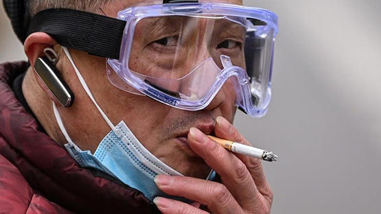 طبيب اردني يحذر من مضاعفات كورونا على المدخنين