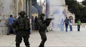 قوات الاحتلال تقتحم المسجد الأقصى لحماية المستوطنين