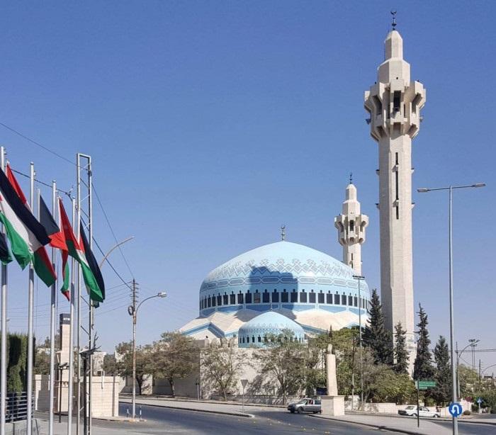 عصابة آسيوية تستغفل الأردنيين عند المساجد.. ما القصة؟