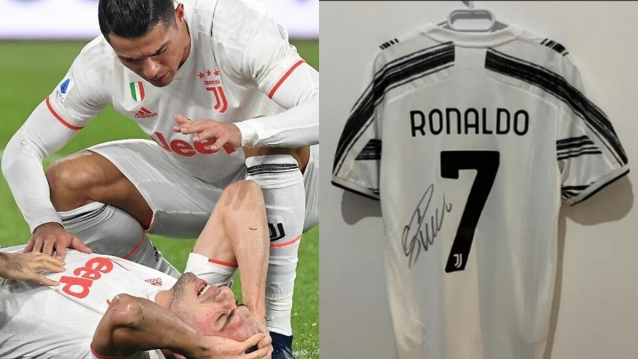 لاعب يعرض قميص رونالدو للبيع لصالح ضحايا زلزال تركيا