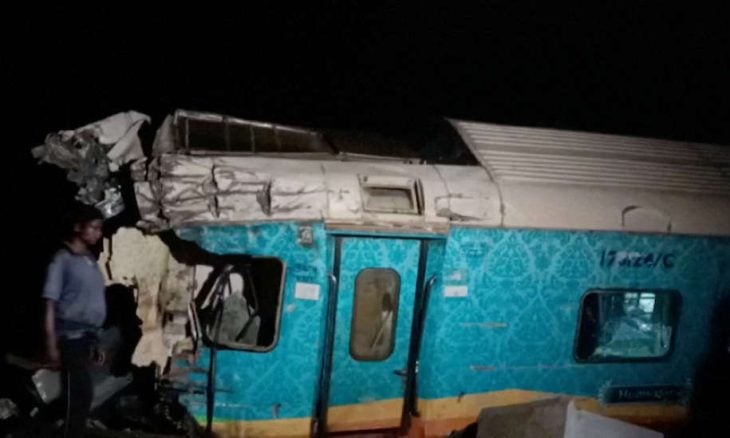 مقتل 50 وإصابة 300 في تصادم قطارين في الهند