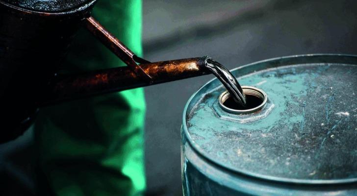 أسعار النفط تتأرجح وسط توقعات بتراجع الطلب