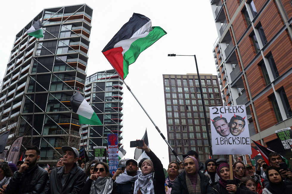 الآلاف يتظاهرون في لندن مطالبين بوقف إطلاق النار في غزة