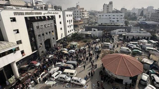 حكومة غزة: الاحتلال قتل 100 داخل مجمع الشفاء