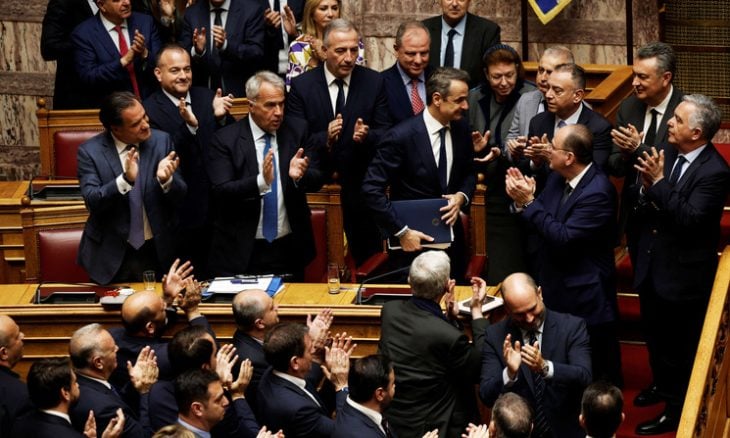 البرلمان اليوناني يصوّت ضدّ حجب الثقة عن حكومة ميتسوتاكيس
