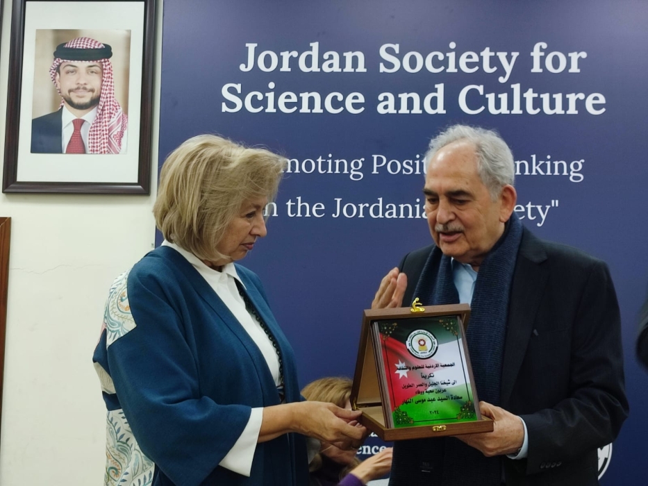 النجار ترعى حفل تكريم الأعضاء المؤسسين بالأردنية للعلوم والثقافة.