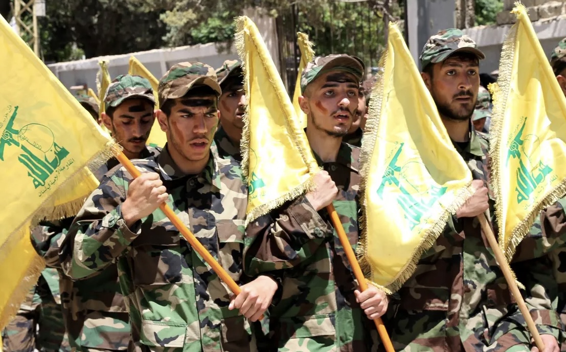 لوموند: ايران لن تخاطر بإشراك “حزب الله” في الحرب من أجل “حماس”