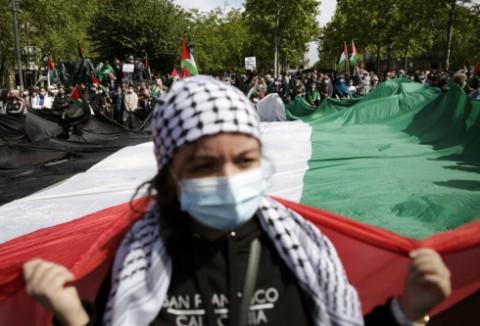 السلطات الفرنسية تستدعي ناشطة داعمة لفلسطين
