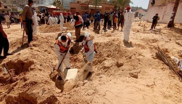 انتشال جثامين 73 شهيدا من المقبرة الجماعية بمستشفى ناصر