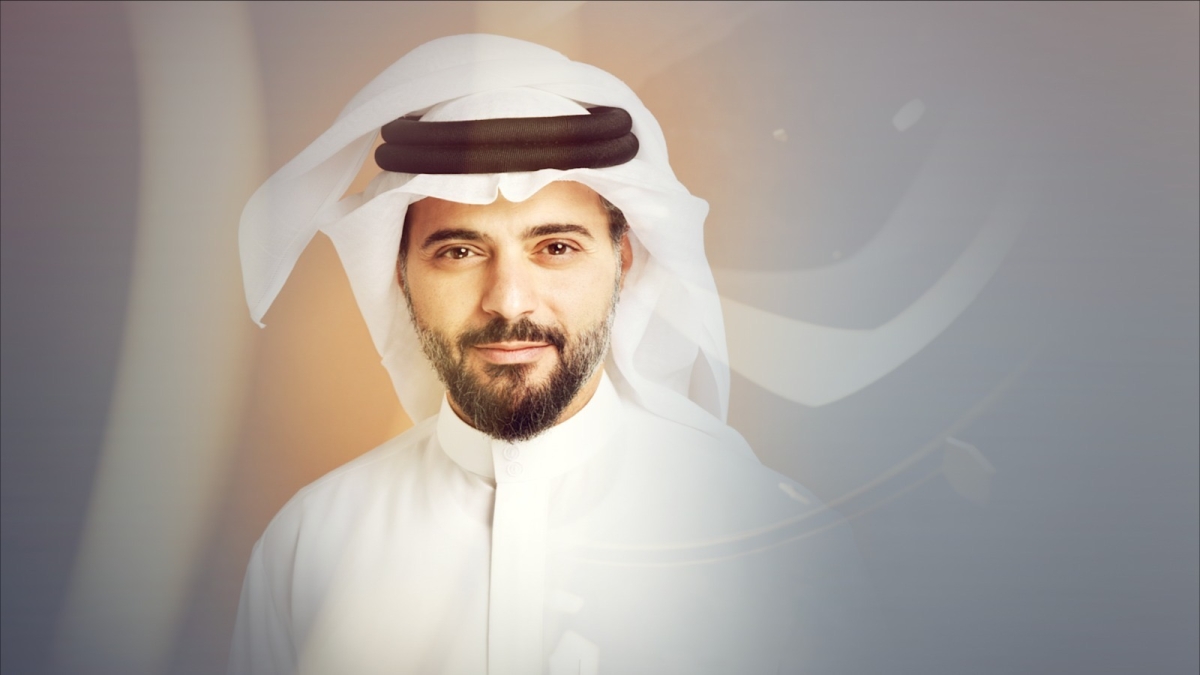 دحيّة الفنان سعود أبو سلطان  الثوب الأبيض  يملؤها الغزل والتغنّي بالجمال