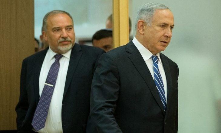 ليبرمان يهاجم نتنياهو ومجلس الحرب ويشيد بإدارة حماس للحرب