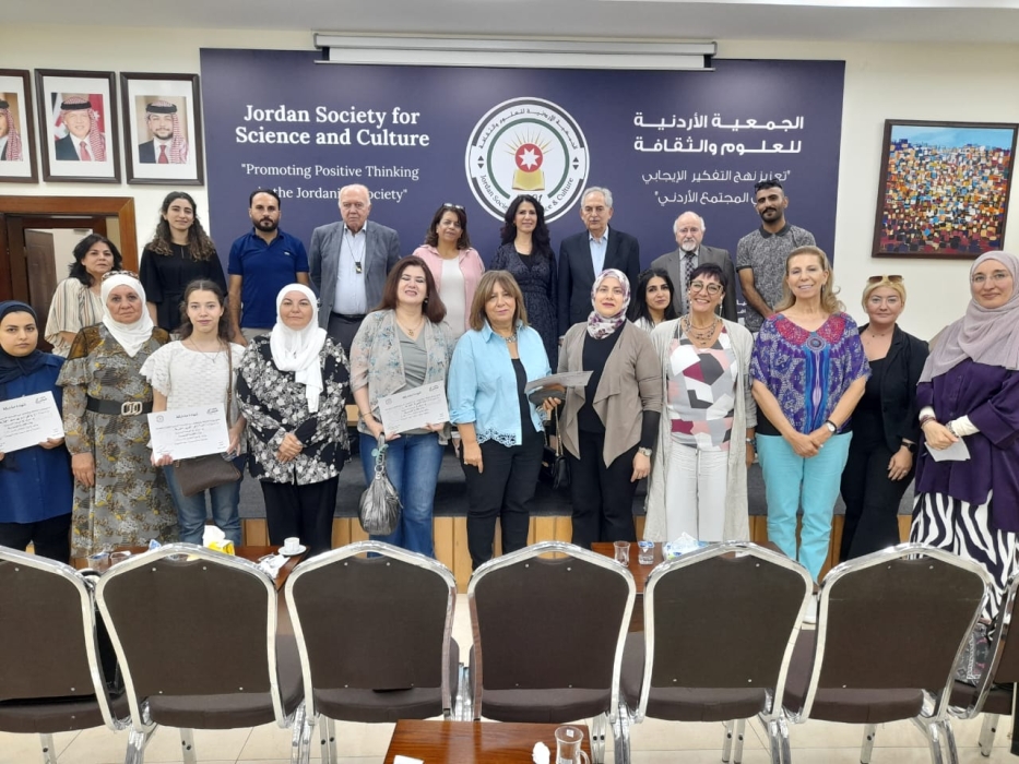دورة تمكين القيادة النسائية بالأردنية للعلوم والثقافة