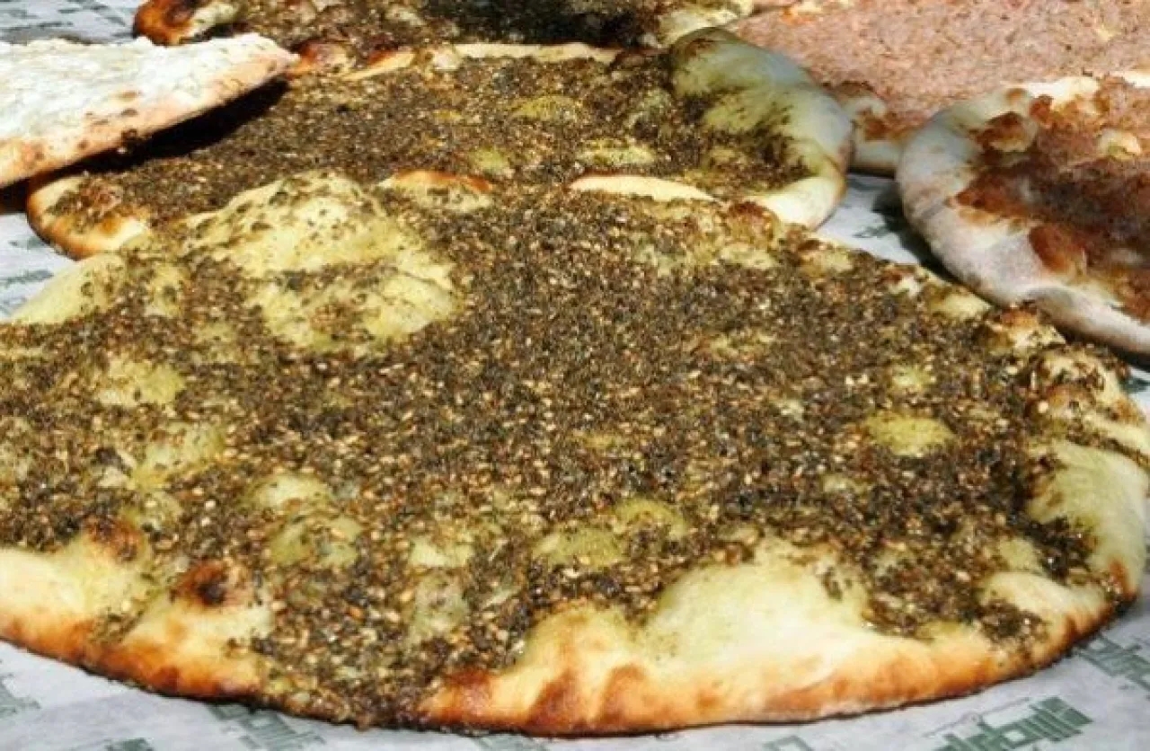 (مناقيش زعتر) تُسمم 7 طلبة في إربد