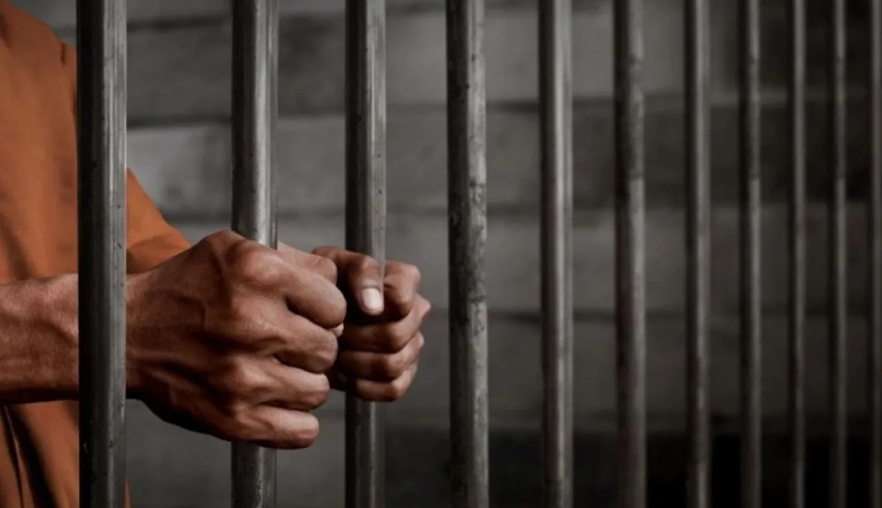 الفراية يوعز بالإفراج عن 571 موقوفاً إدارياً