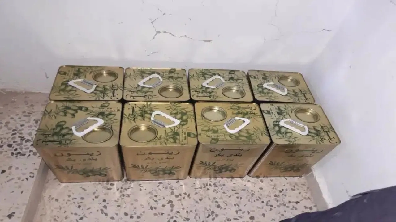 الاجهزة تواصل حملتها على أوكار الزيت المغشوش وتداهم شقة في الرمثا