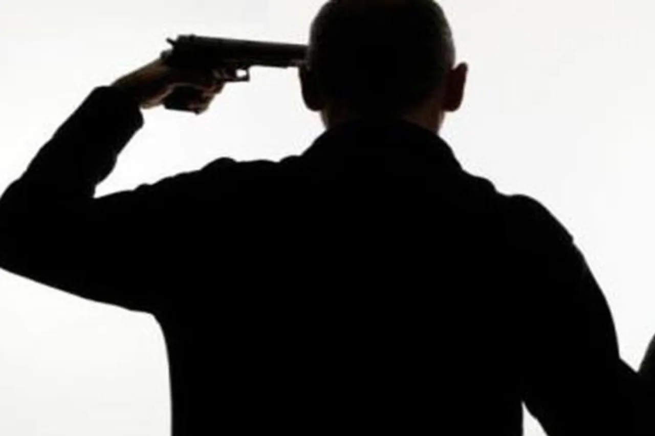 شاب في البلقاء يطلق النار على نفسه