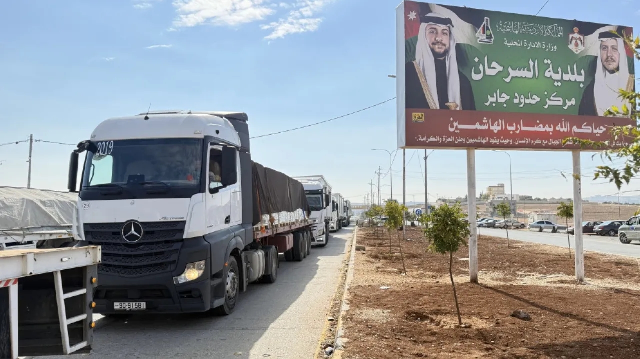 الأردن يسير قافلة مساعدات تضم 21 شاحنة إلى سورية