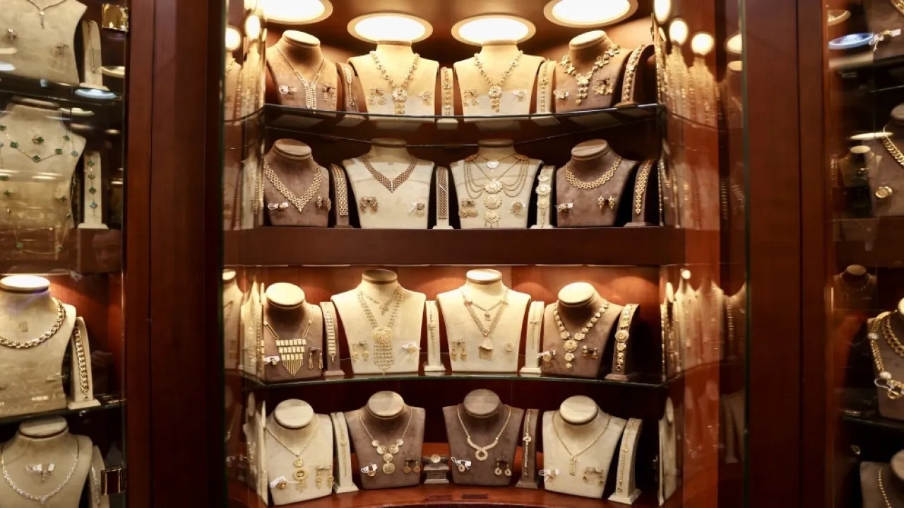 87.80 دينار سعر غرام الذهب عيار 21 في الأردن الاثنين