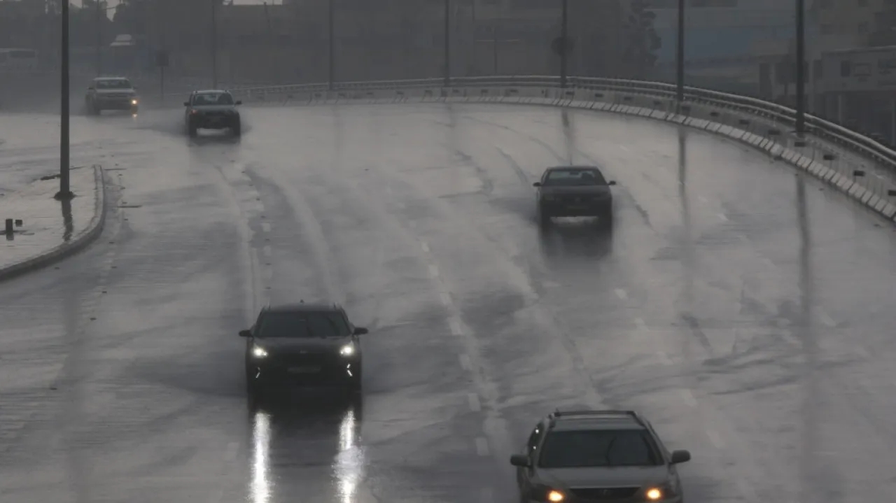 الدوريات الخارجية: ضباب وأمطار.. جميع الطرق سالكة