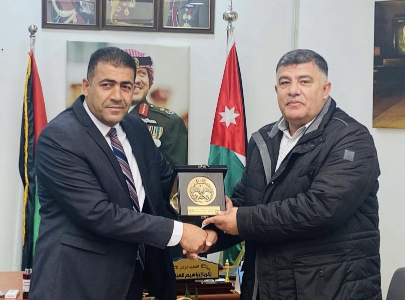 محافظ نابلس يزور المستشفى الميداني الأردني (9) ويشيد بمواقف جلالة الملك
