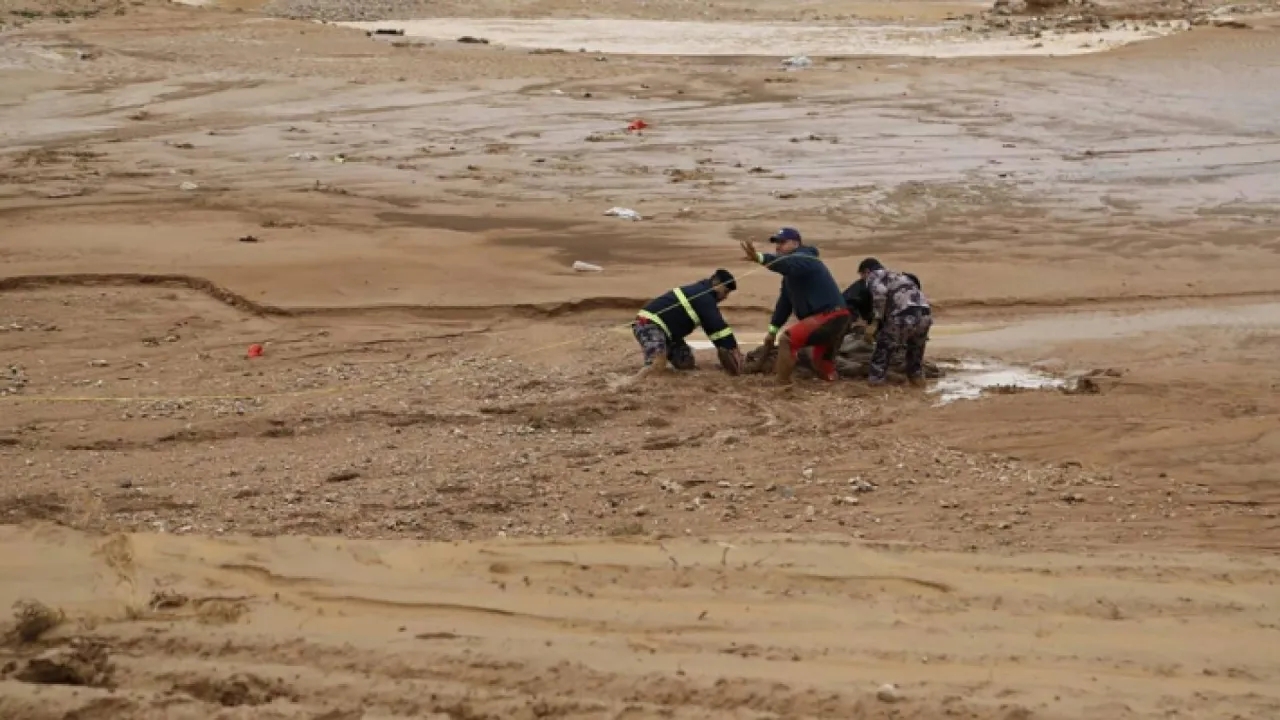 الأردن.. الأمن العام يجدّد التحذير من مجاري السيول