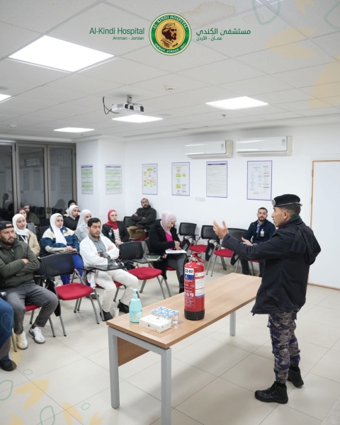 محاضرة توعوية للدفاع المدني في مستشفى الكندي