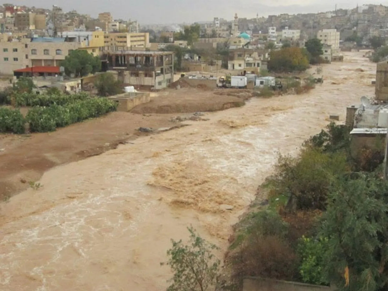 ارتفاع منسوب سيل الزرقاء ضمن مناطق محافظة جرش