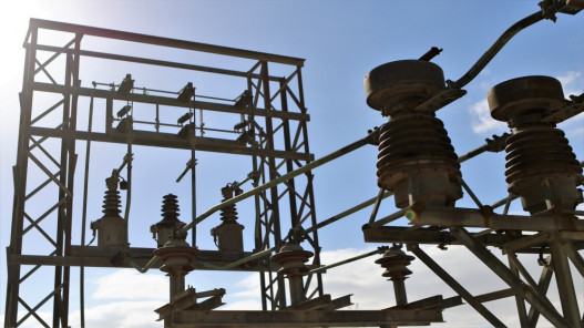 فلس الريف يزود 161 منزلا وموقعا بالكهرباء بكلفة 580 ألف دينار في كانون الأول 2025