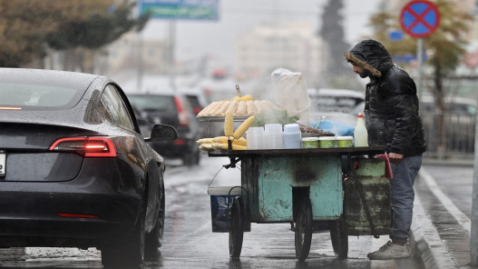 كتلة هوائية شديدة البرودة ورطبة مع زخات مطر متفرقة