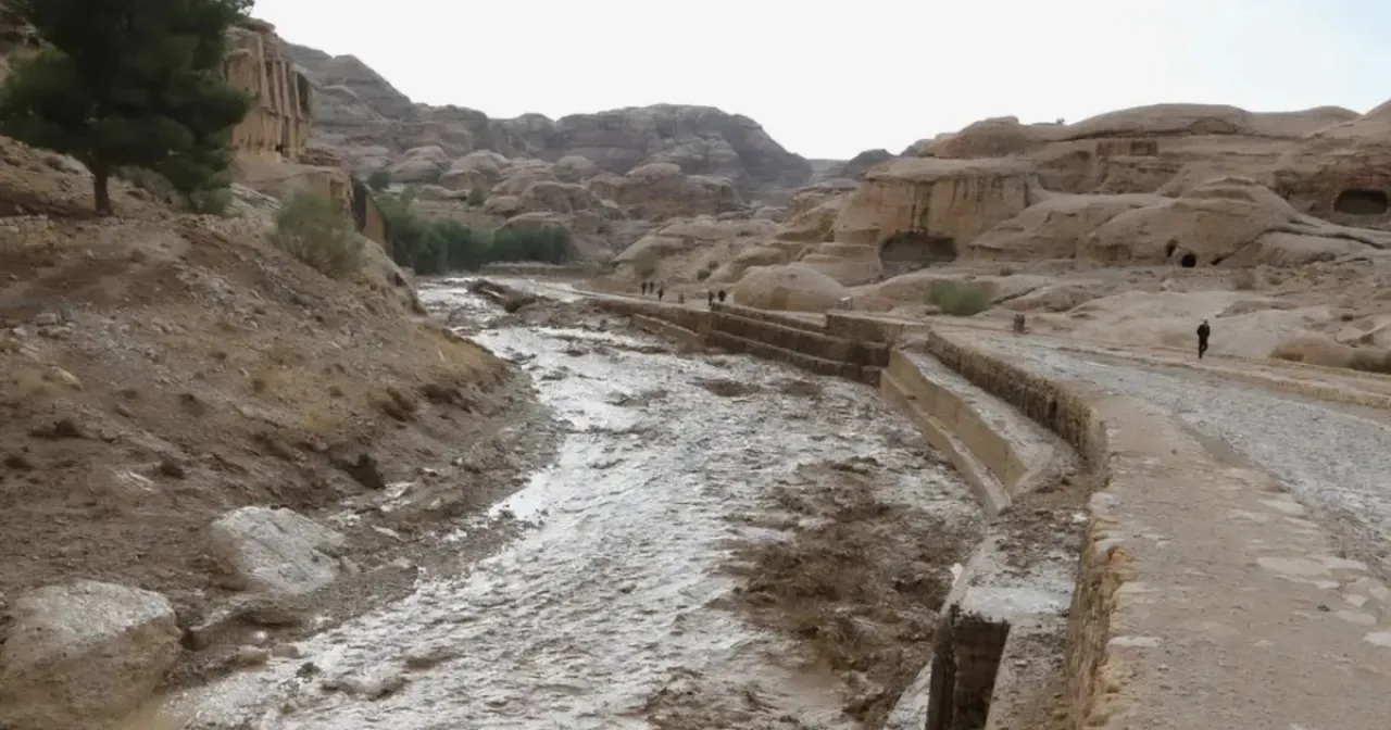 الأرصاد تحدد موعد انتهاء تأثير المنخفض الجوي من الدرجة الرابعة على الأردن