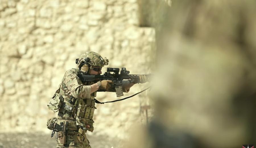 القناة الخاصة لولي العهد على يوتيوب تنشر مقطعا لتدريب رمايات نفذته الكتيبة الخاصة 101