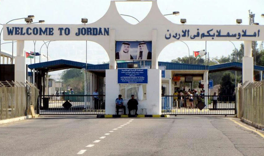 مصدر أمني يوضّح أسباب الأزمات التي يشهدها جسر الملك حسين..