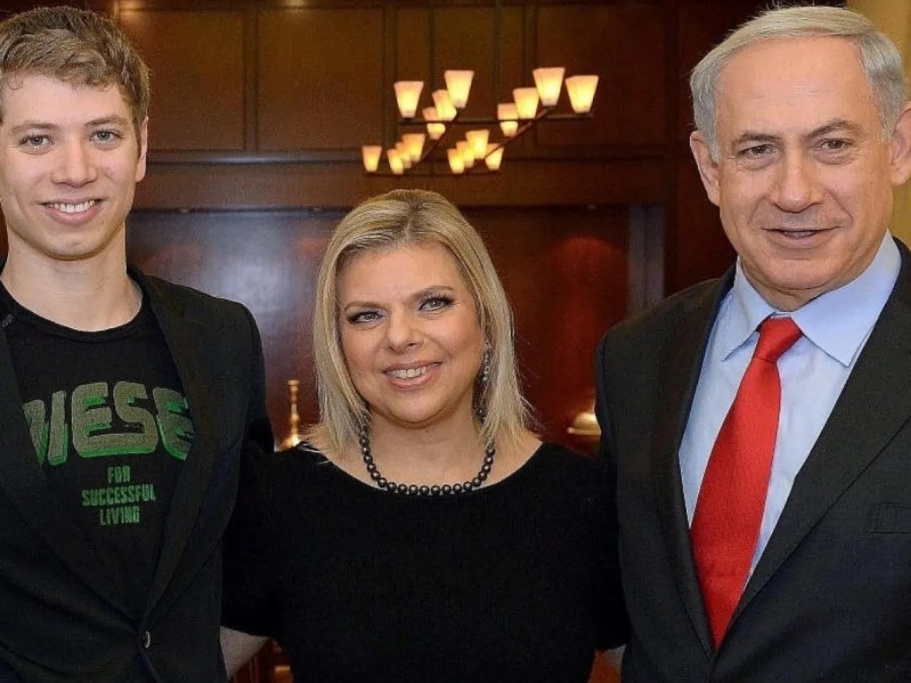 مسؤول سابق في حراسة نتنياهو: يائير ابعد الى ميامي بعد الاعتداء على والده