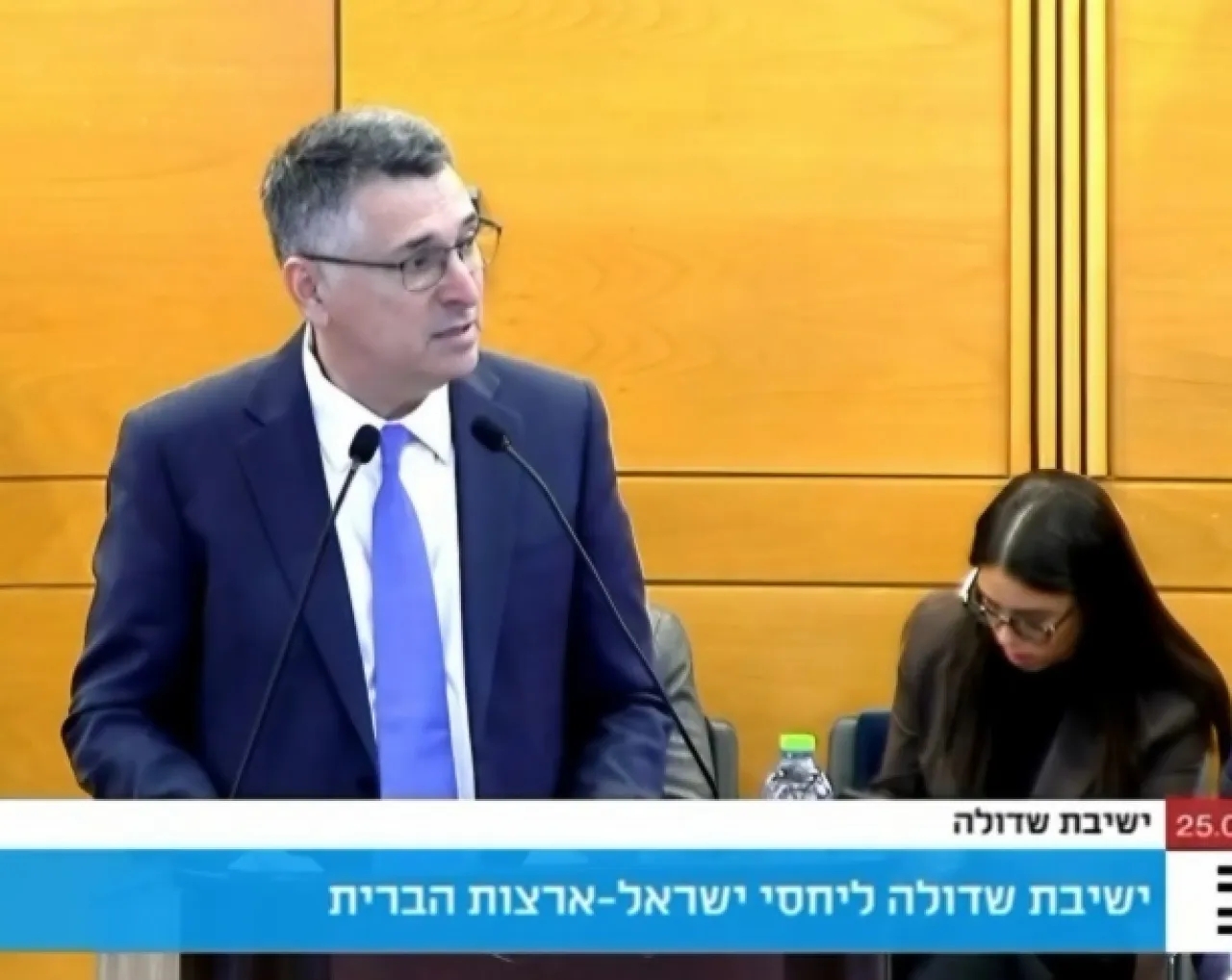 ساعر يشيد بمنح القنصلية الأمريكية خدماتها للمستوطنين