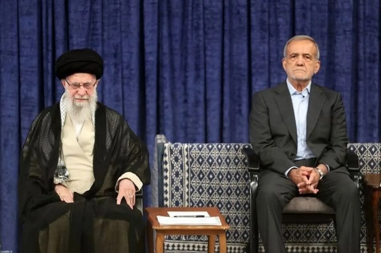 مسؤول إيراني: المرشد والرئيس بخير