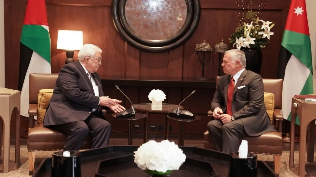 الملك وعباس يؤكدان ضرورة خفض التصعيد الإقليمي