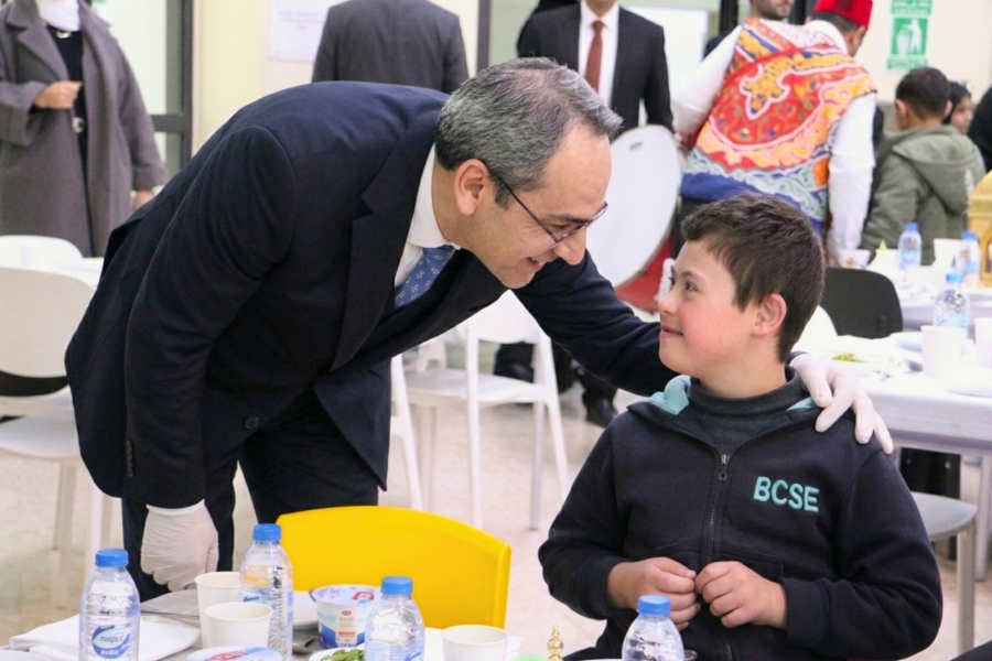 فندق إنتركونتيننتال الأردن والبنك العربي الاسلامي الدولي يستضيفان مأدبة إفطار خيرية للأطفال من ذوي الاحتياجات الخاصة في مركز البنيات للتعليم الخاص..