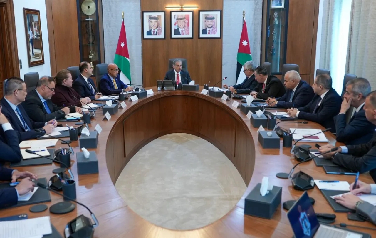 الأردن.. رئيس الوزراء يبحث استدامة المخزون وأمن الطاقة