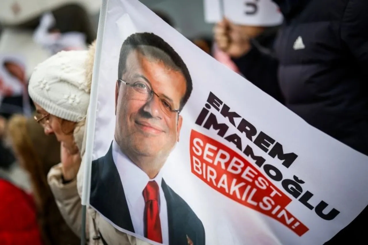 انطلاق محاكمة إمام أوغلو في قضية فساد بعد عام من سجنه بتركيا