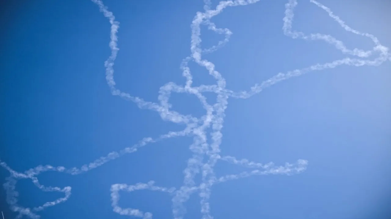 إيران تطلق دفعة جديدة من الصواريخ نحو إسرائيل